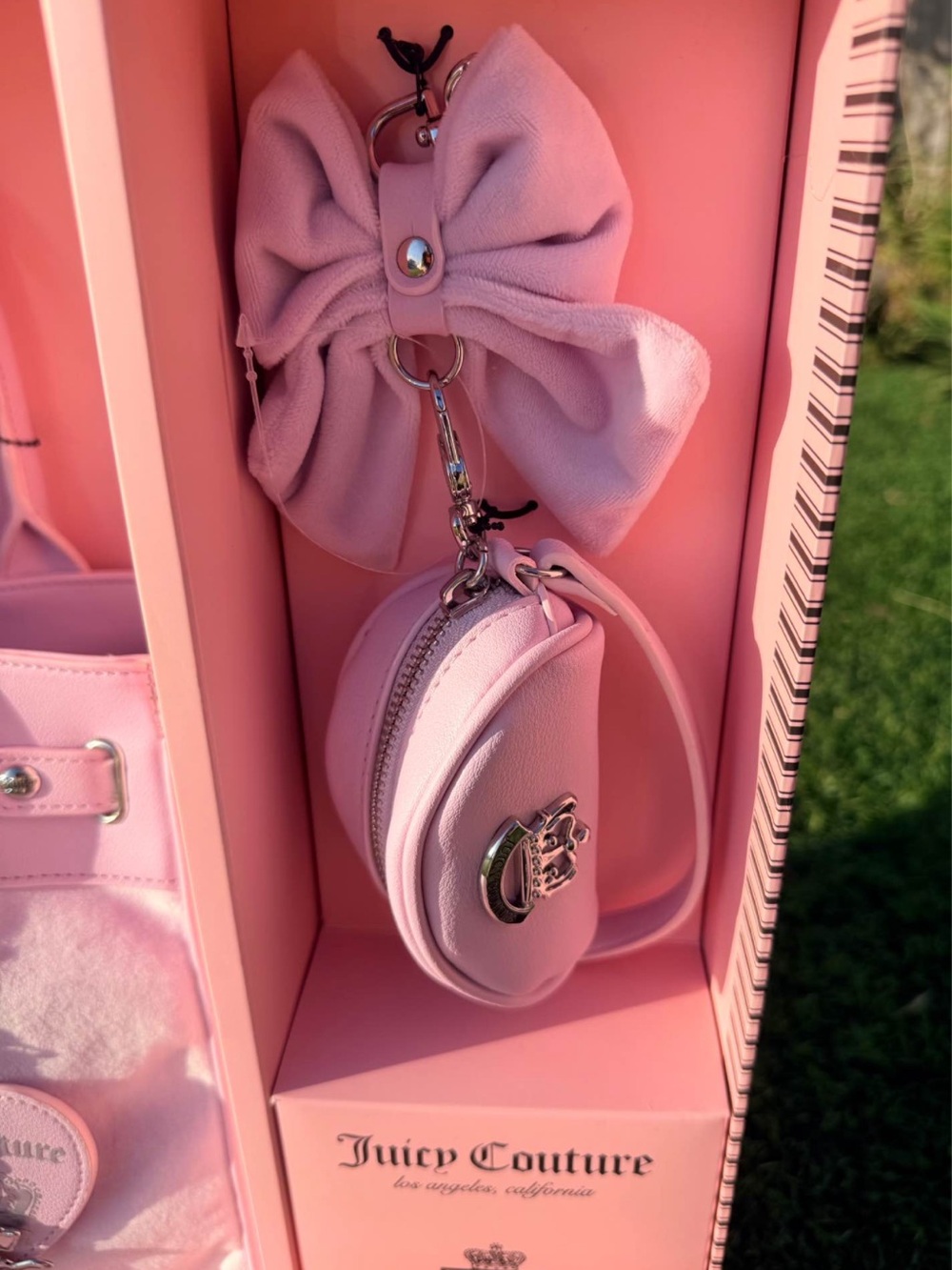 Juicy Couture Light Pink Embroidered Satchel with Coin Pouch & Bow - Picture 3 of 3